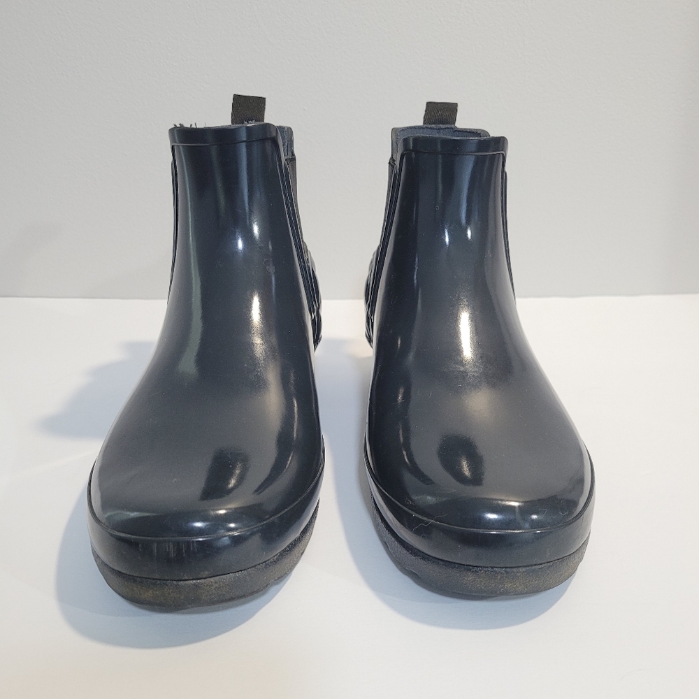 Hunter - Refined Chelsea Vertical Quilted Gloss Boot - Size 8 LIKE NEW!!